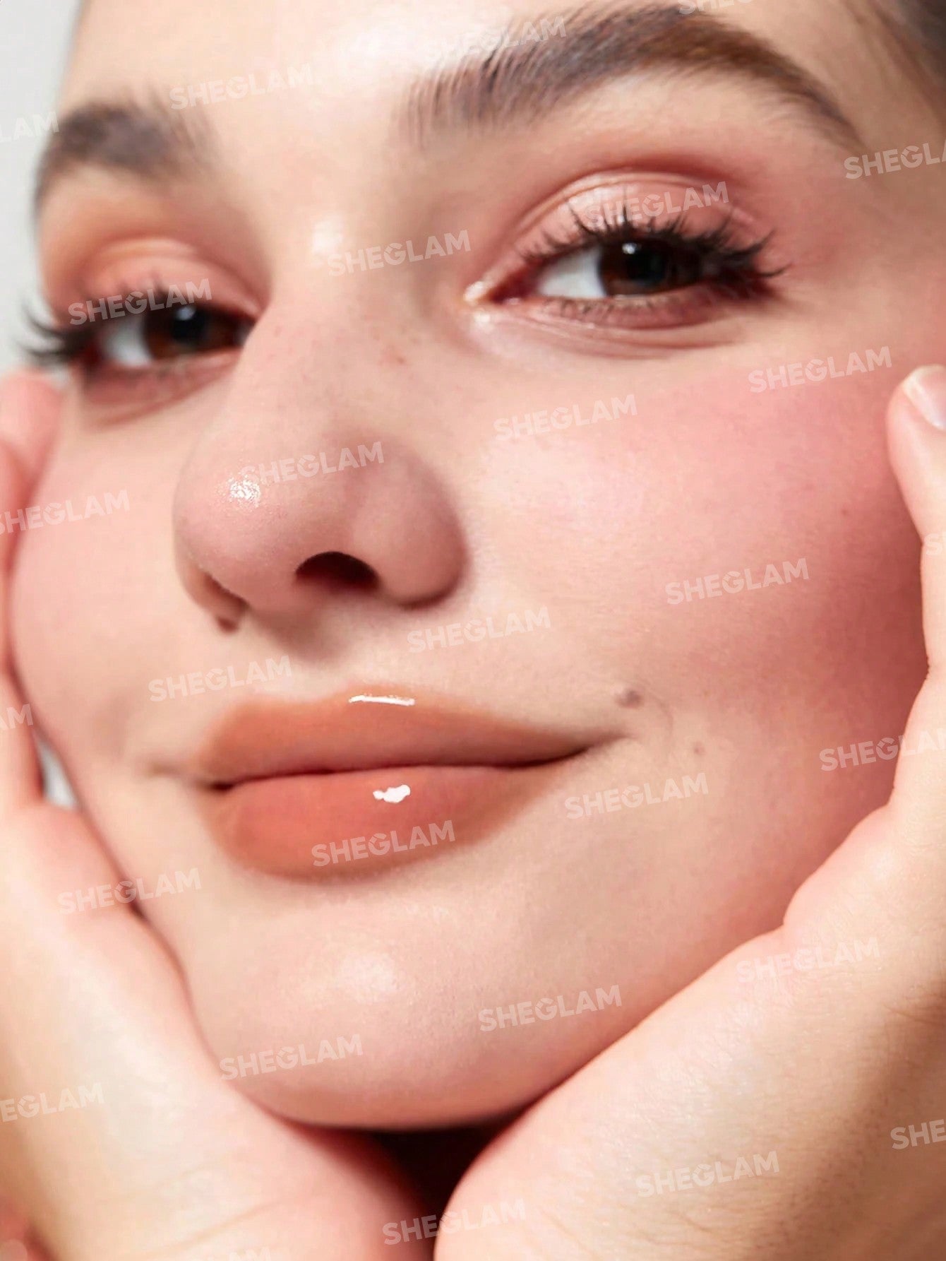 SHEGLAM POUT-PERFECT SHINE LIP PLUMPER - WALK ON THE BEACH - PINK BEIGE