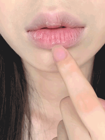SHEGLAM Crystal Glaze Moisturizing Lip Care-Strawberry Milk / Medium rosey pink
