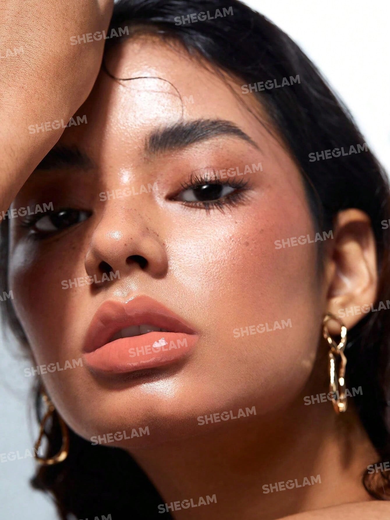 SHEGLAM POUT-PERFECT SHINE LIP PLUMPER MAHOGANY MAGIC - MID-TONE BRICK BROWN